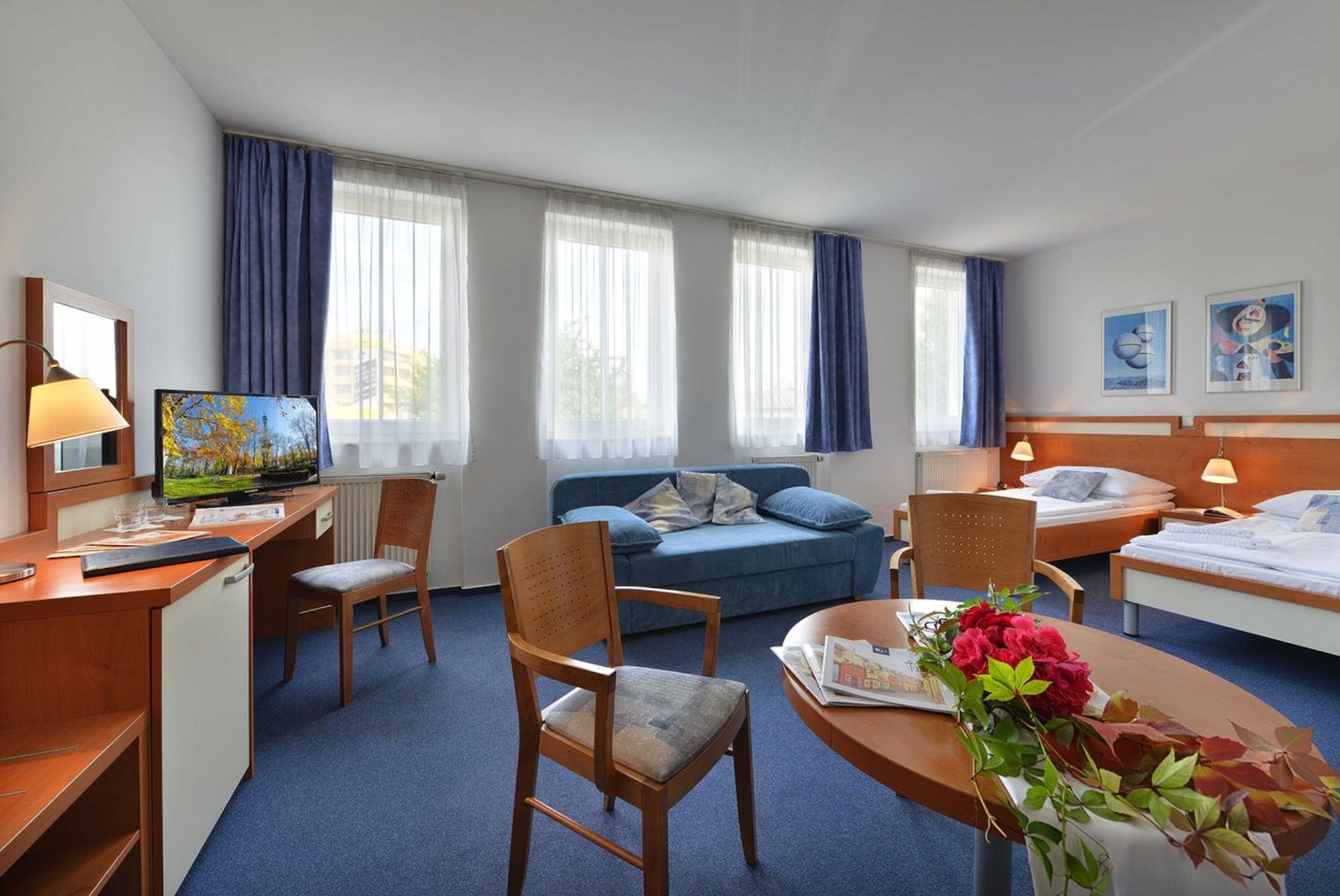Ea Populus Hotel 3*