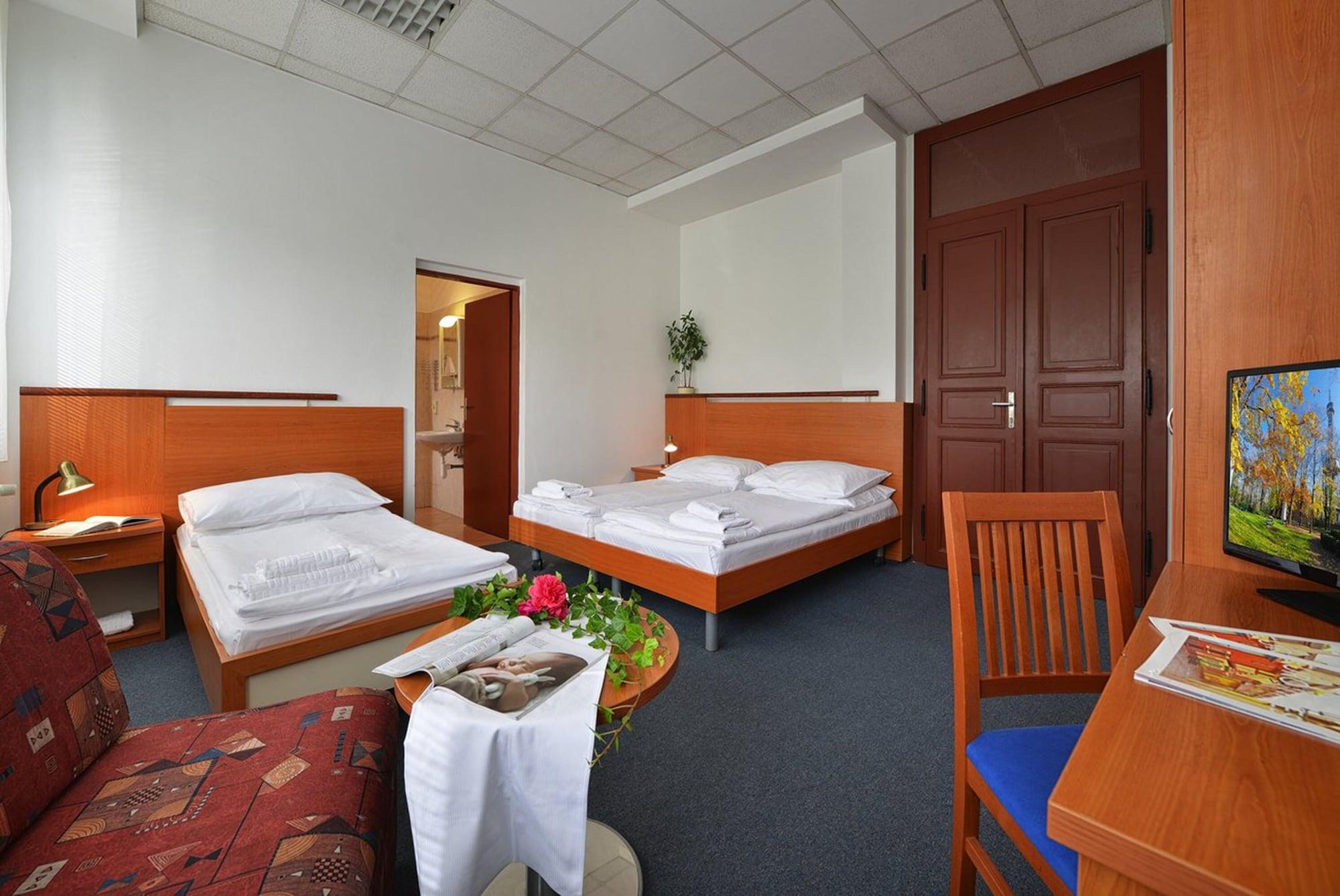 Ea Populus Hotel 3*