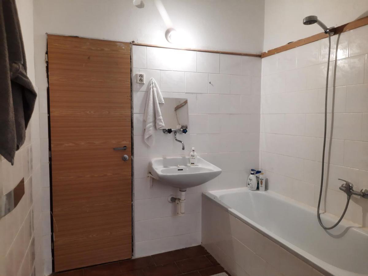 Downtown Minimalistic In Flatshare Privatunterkunft
