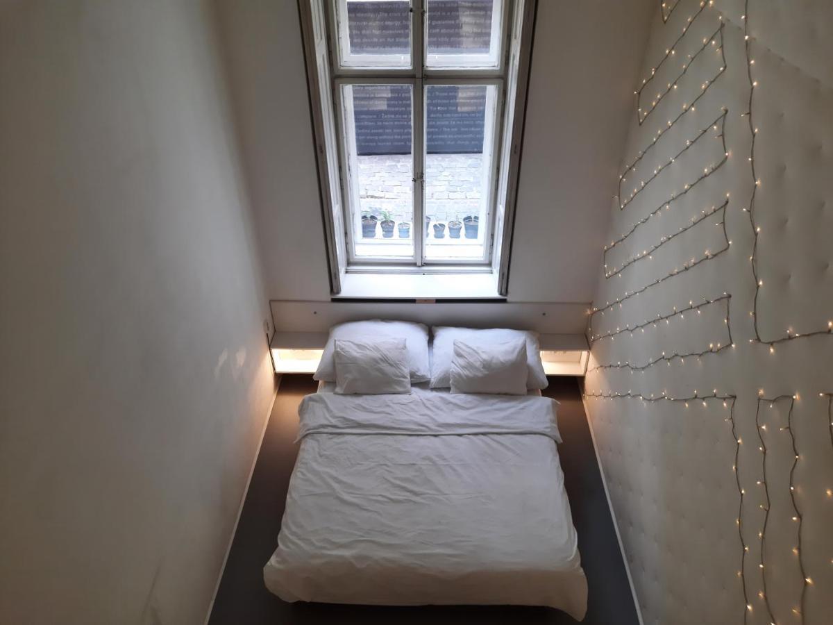 Downtown Minimalistic In Flatshare Privatunterkunft