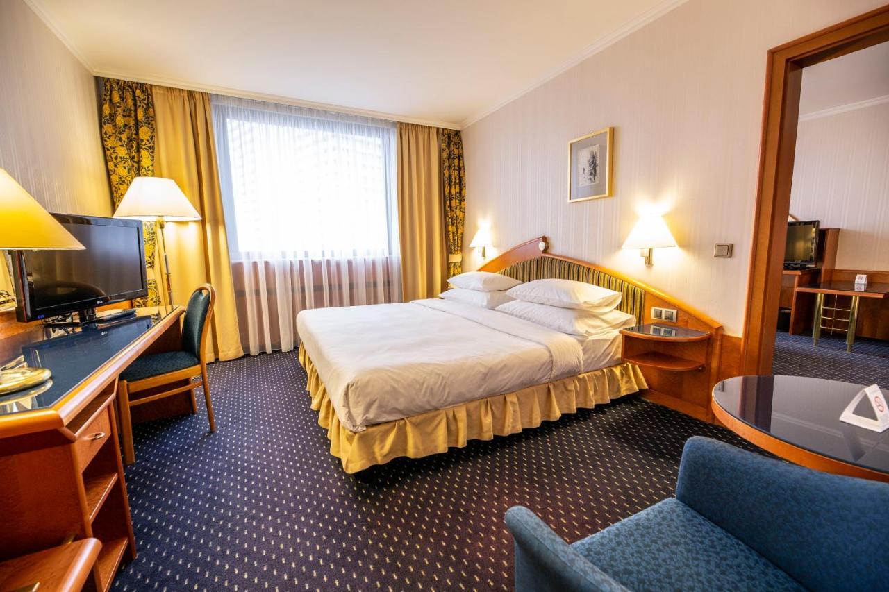 Panorama Hotell 4*