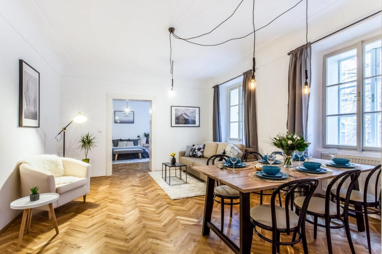 Old Town 2 Bdr Apartment, Free Coffee Apartment