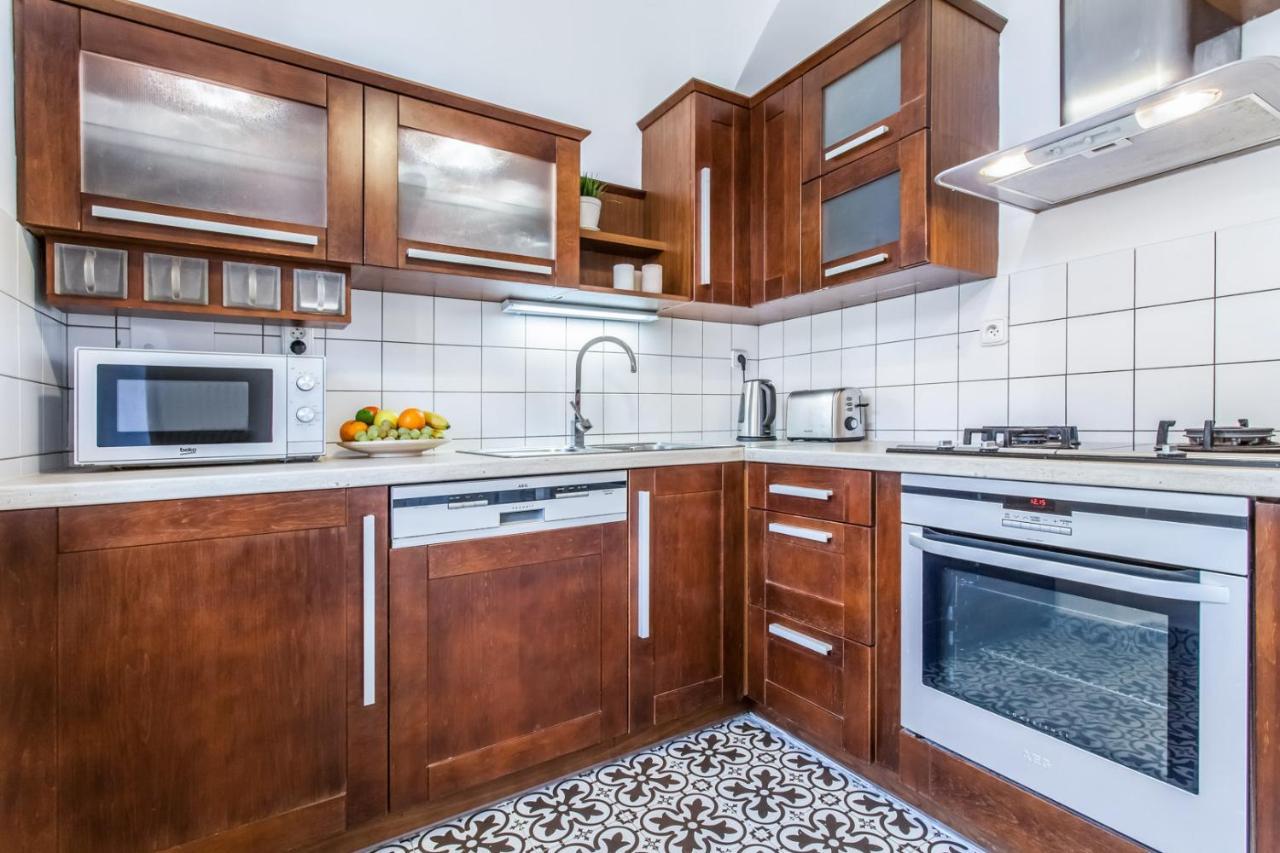 Old Town 2 Bdr Apartment, Free Coffee Apartment