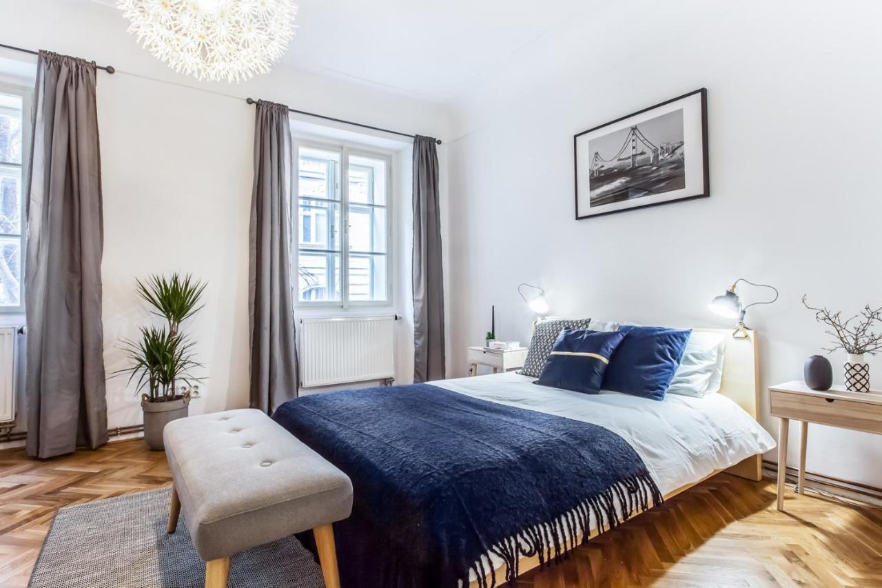 Old Town 2 Bdr Apartment, Free Coffee Prague