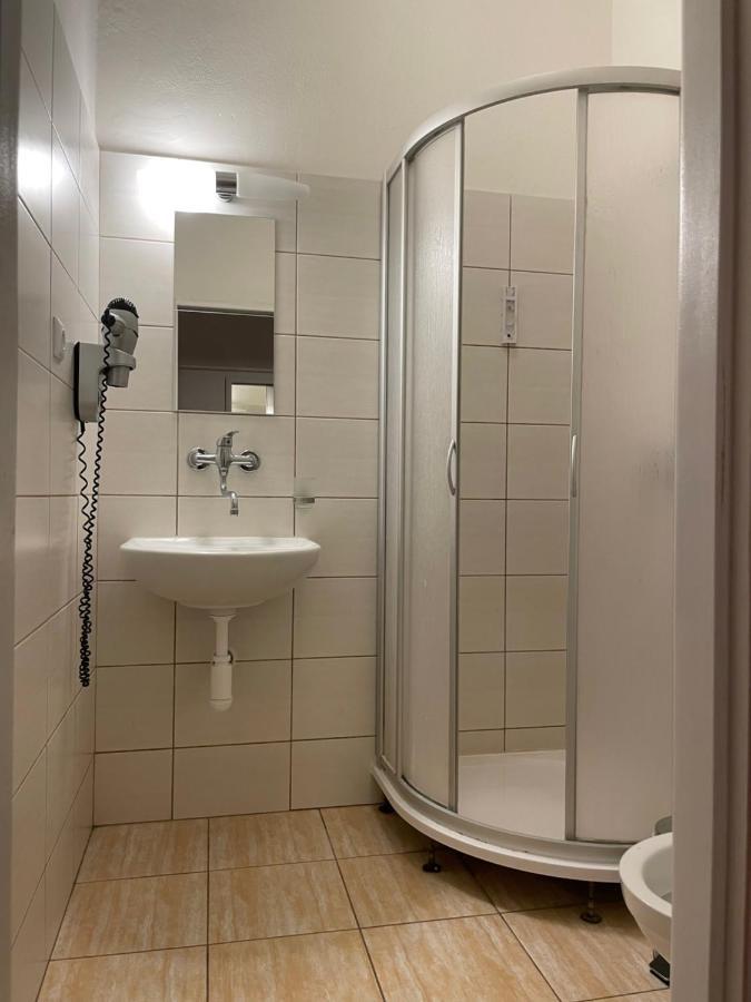 Hotell Gallery Sis 3*