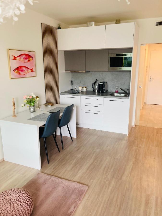 Apartment Blanc Harfa Design
