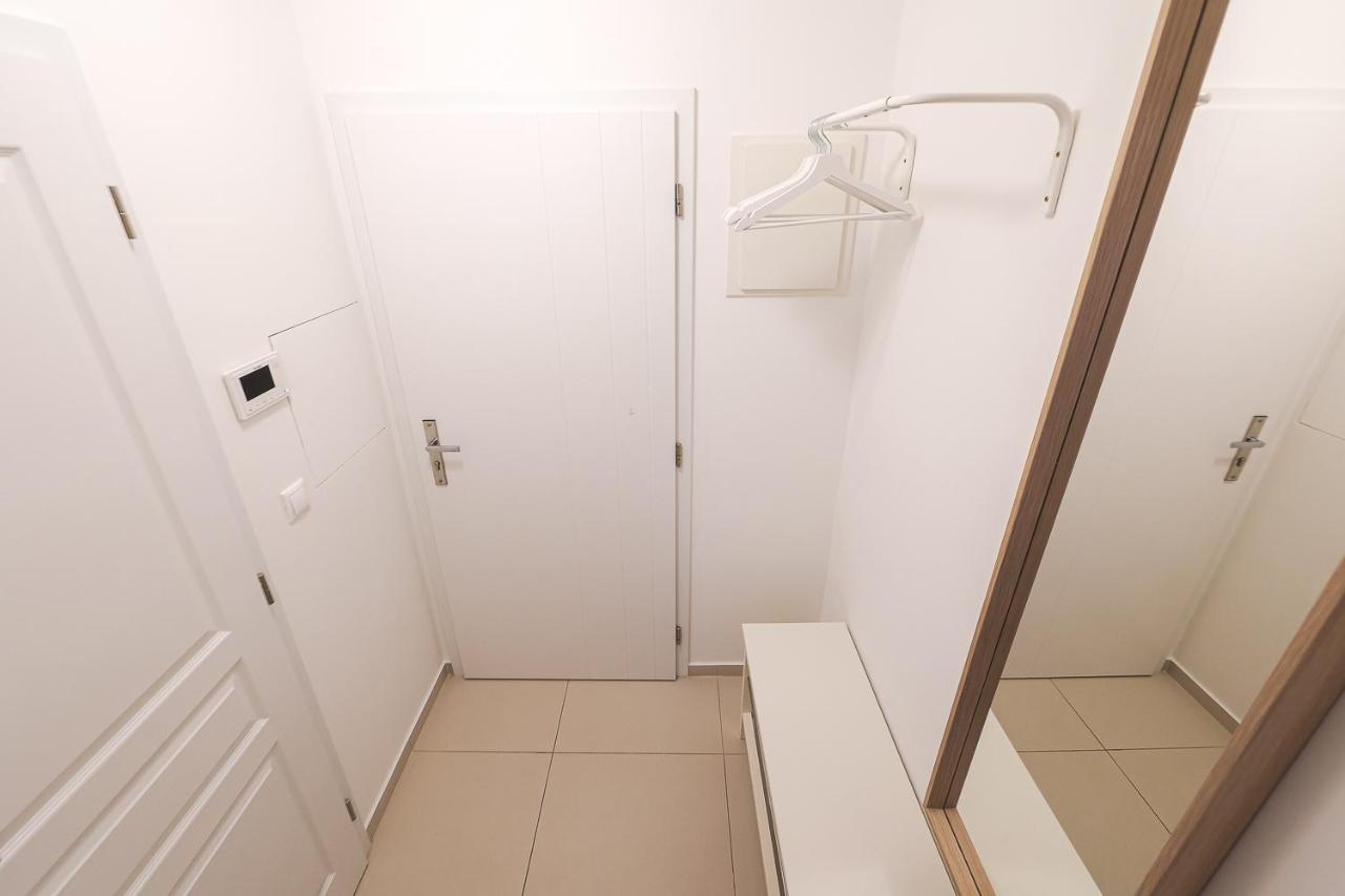 Apartment Dear *