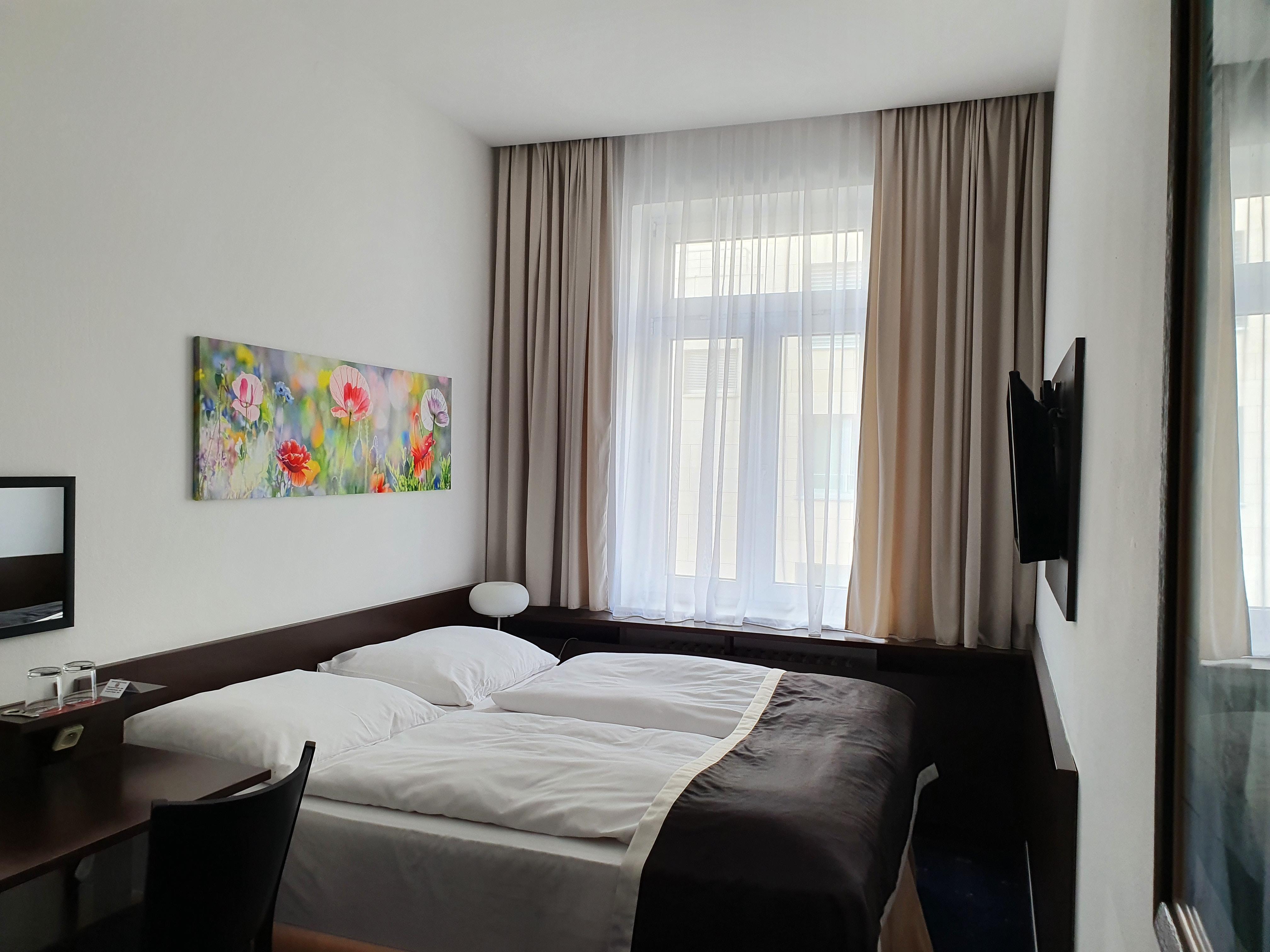 Royal Plaza Hotell 3*