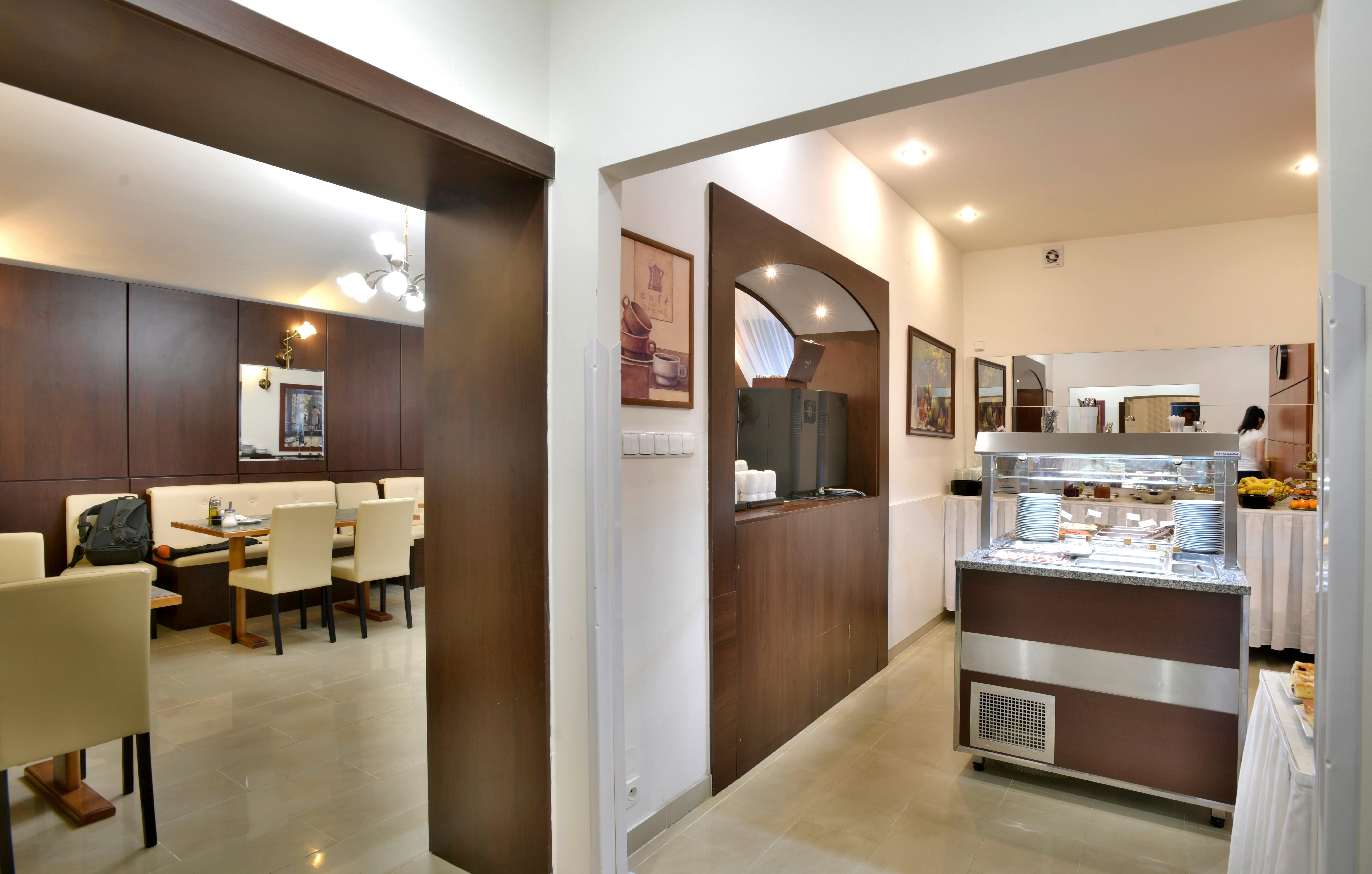 Royal Plaza Hotell 3*