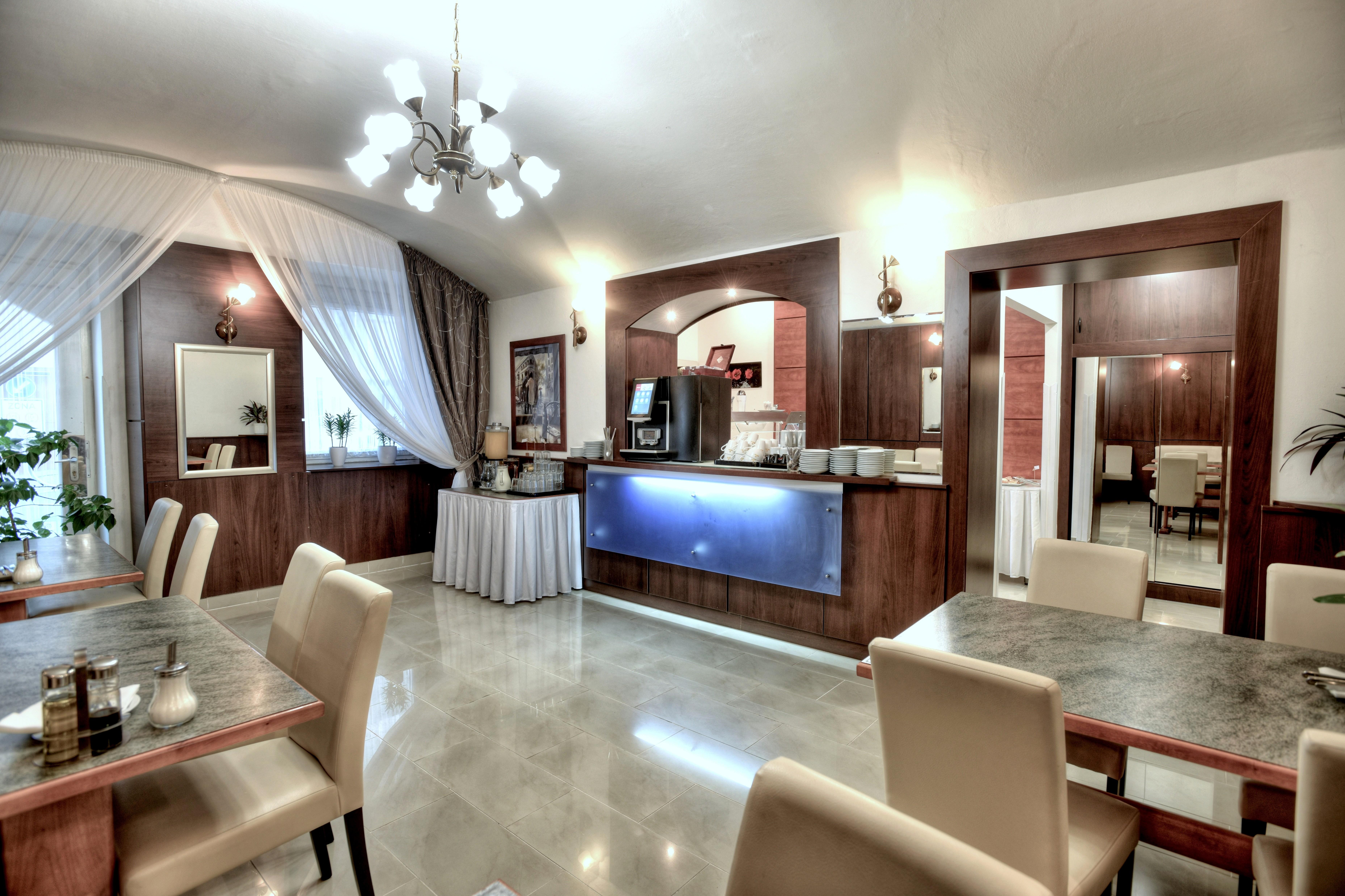 Royal Plaza Hotell 3*