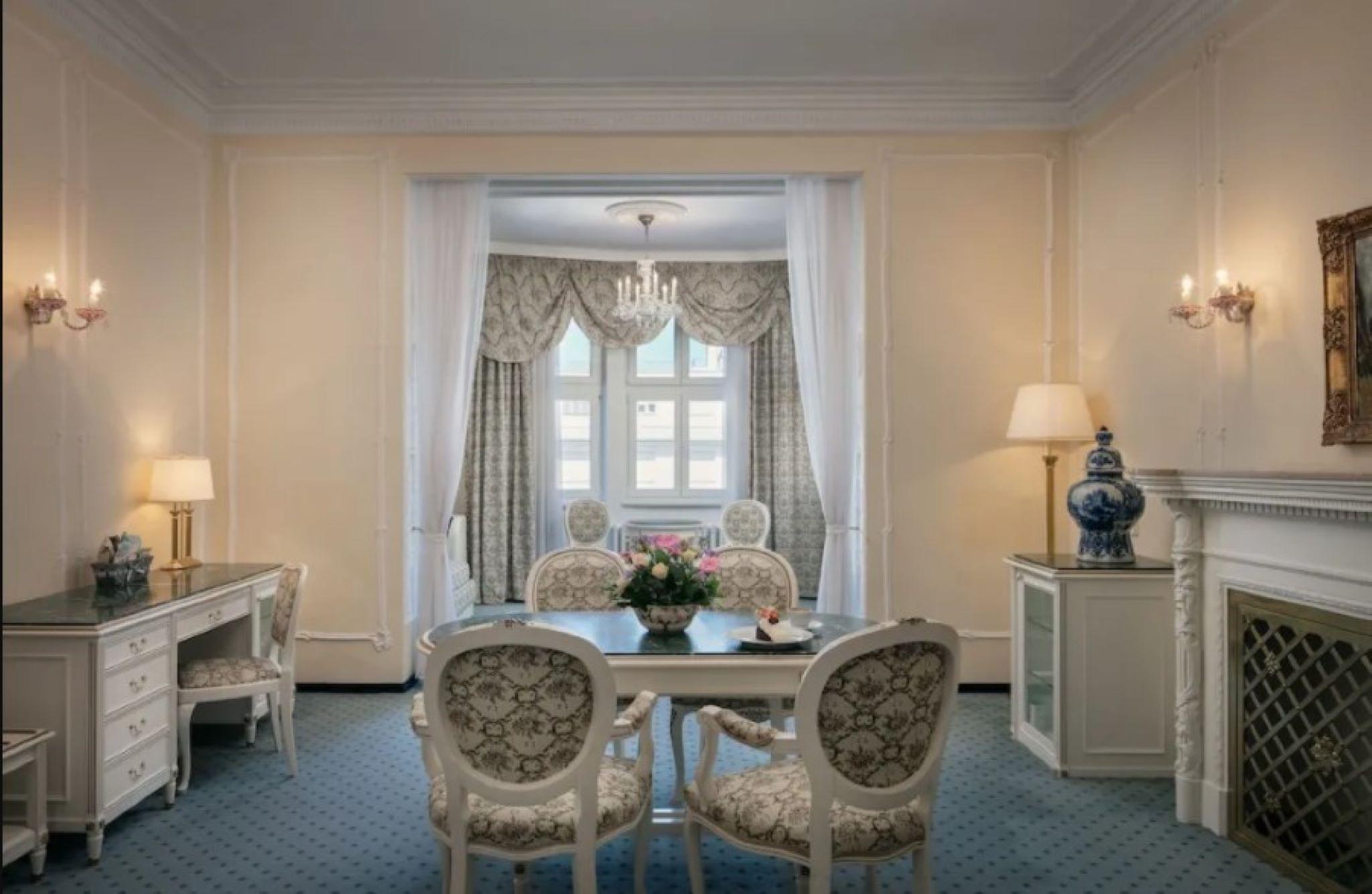 Hotel Ambassador Zlata Husa 5*