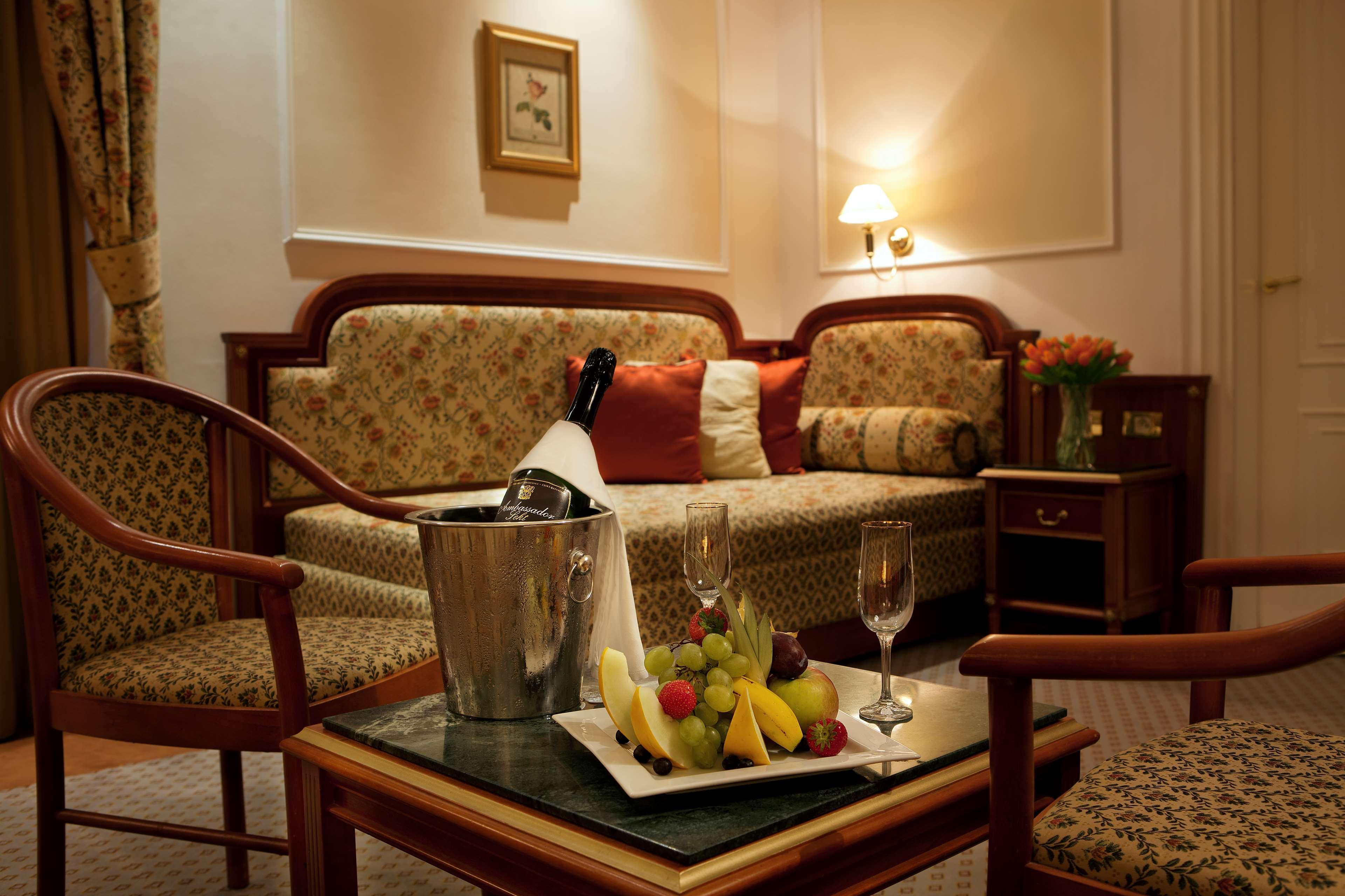 Ambassador Zlata Husa Hotel