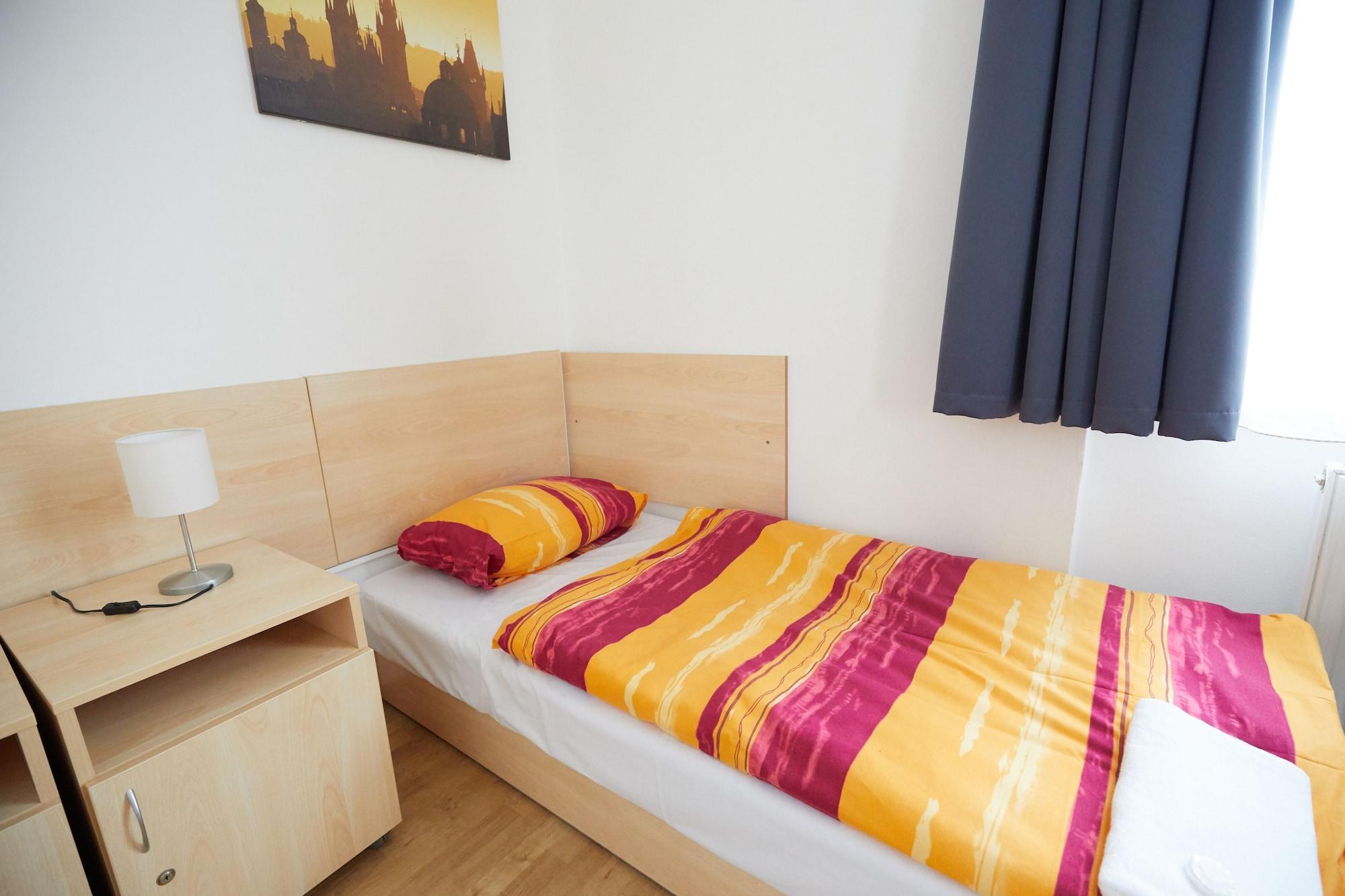 University Hotel Hotell Prag