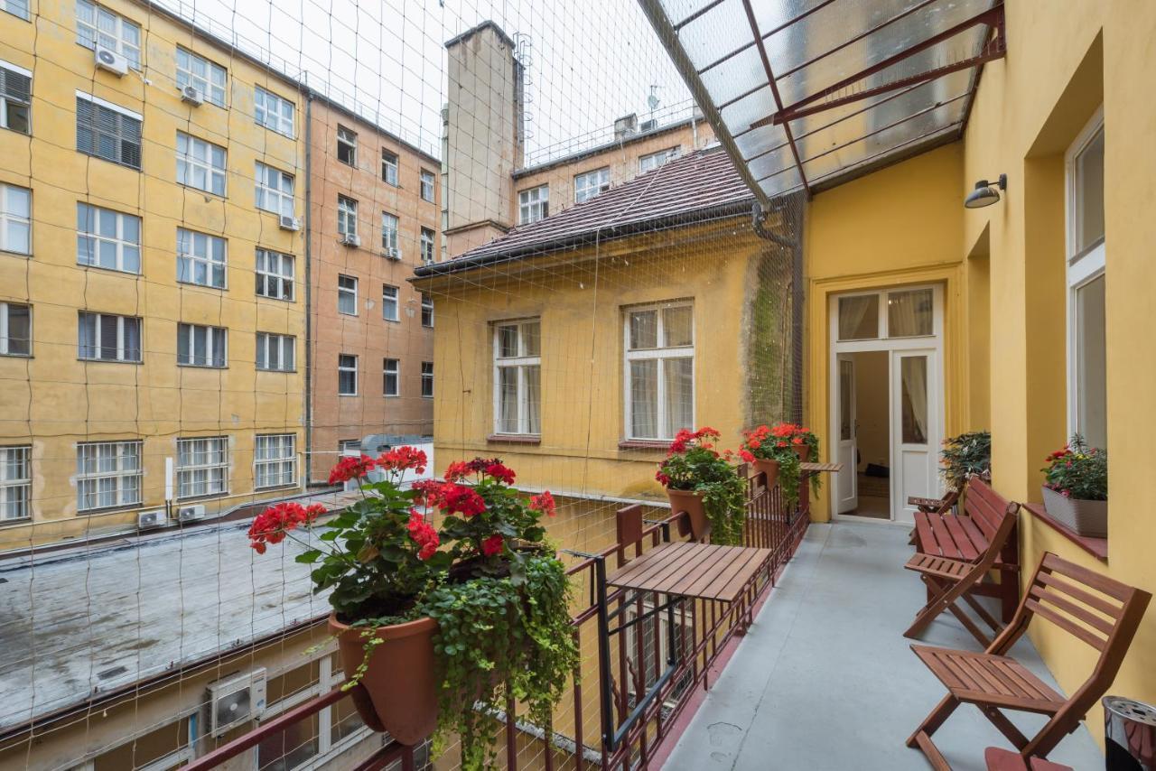 Wonderful Next To The Jerusalem Synagogue Apartment