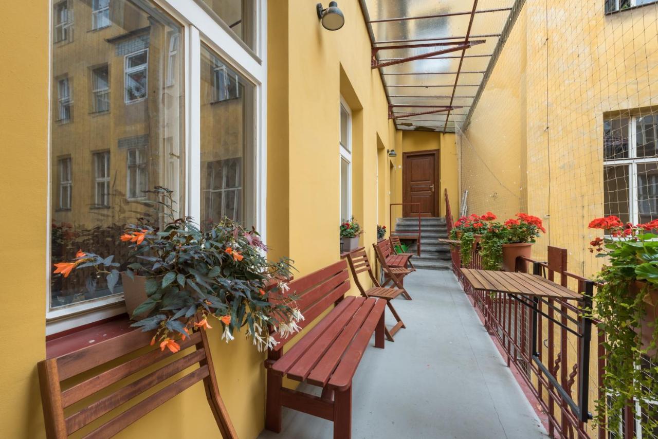 Wonderful Next To The Jerusalem Synagogue *