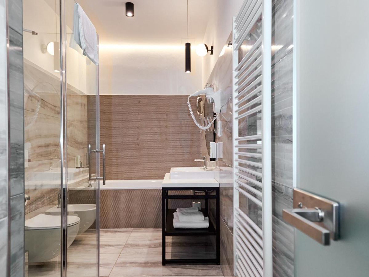 Garden Court 4*