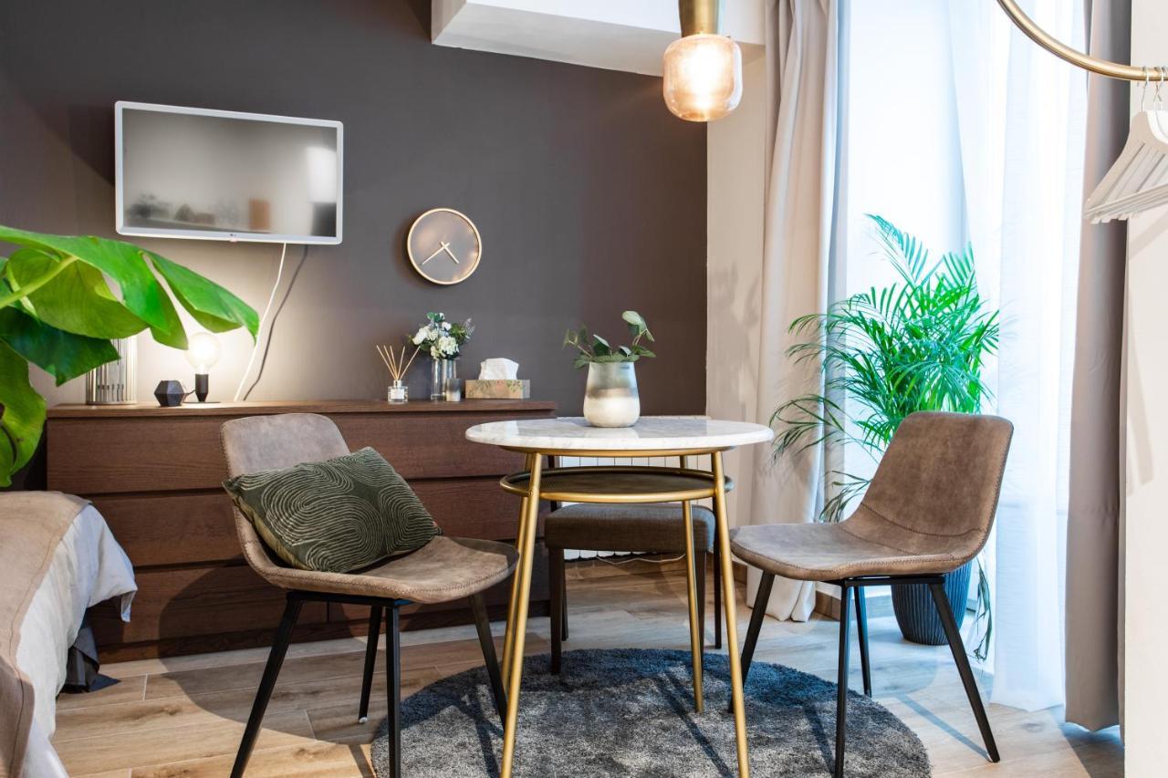 Cozy Modern In Prague's Absolute Center