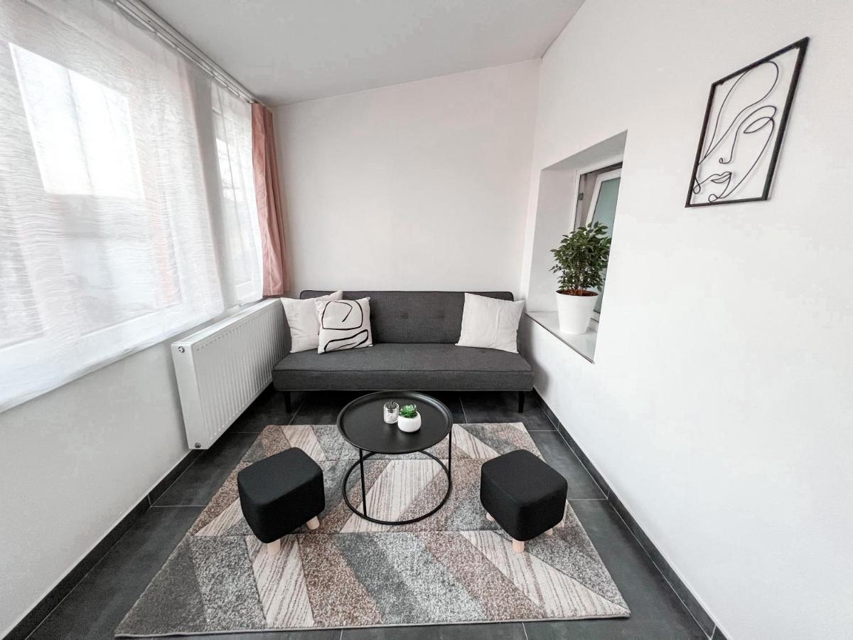 Williams Apartment *