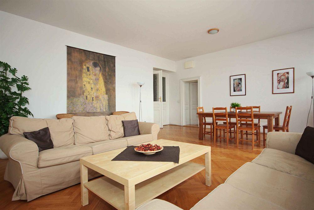 Leo Old Town Apartment *