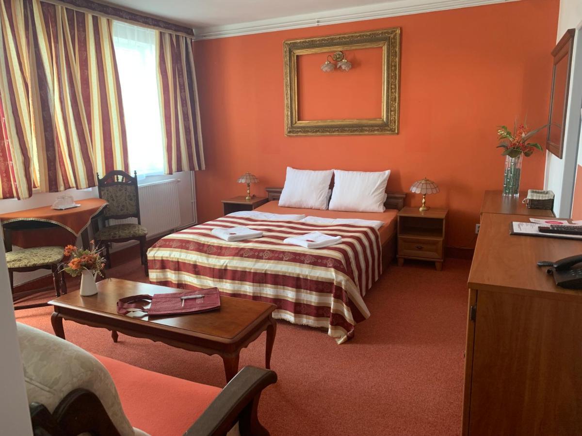 Hotel White House 3*