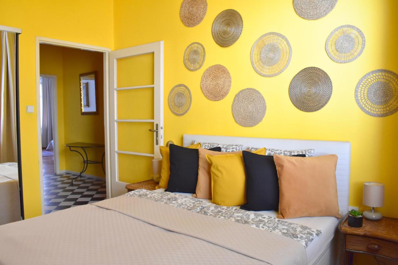 Old Town Konviktska - Bohemian Apartment