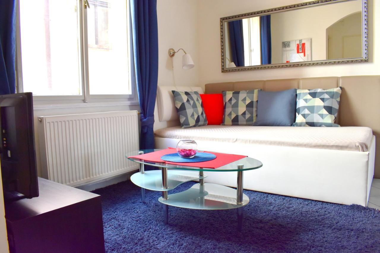 Old Town Konviktska - Bohemian Apartment *