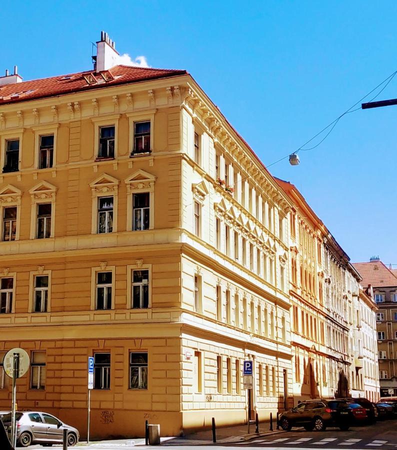 Rooftop No 22 - Center Art District Letna Apartment *