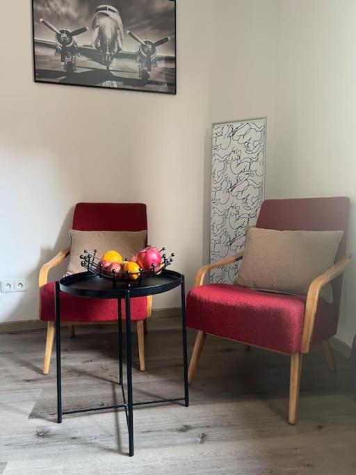 Modern Krymska & Francouzska Street Apartment *