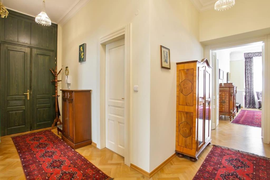 Melody Apartment *