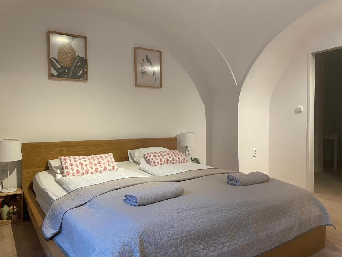 Apartment Aparts By The Bridge *