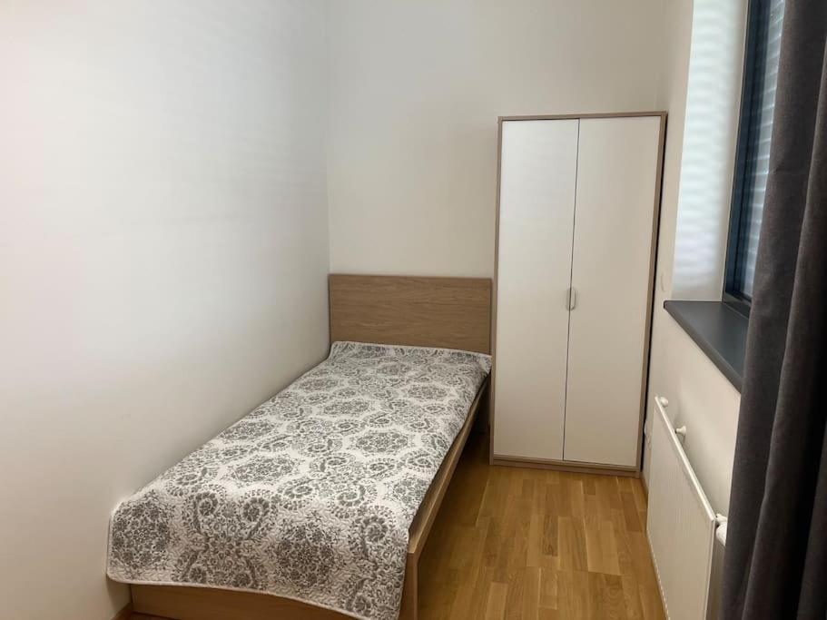 Holesovice,balkon,garaz