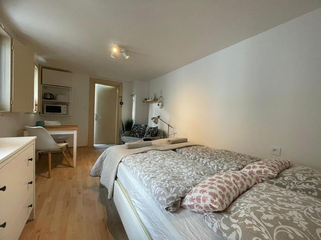 Apartment Aparts By The Bridge