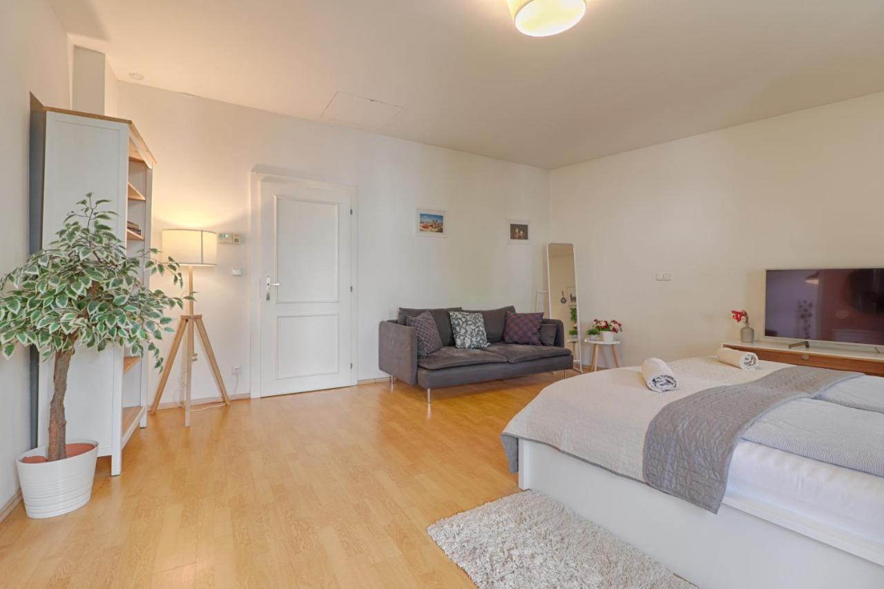 Aparts By The Bridge Apartment *