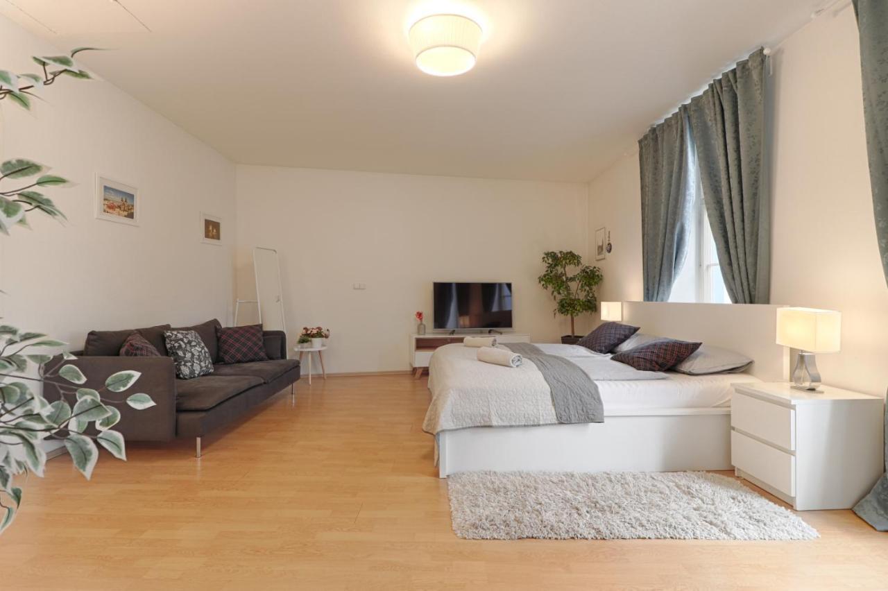 Apartment Aparts By The Bridge Prag