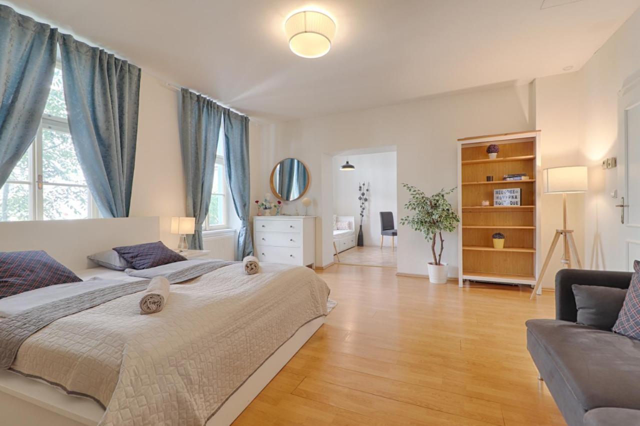 Apartment Aparts By The Bridge Prag