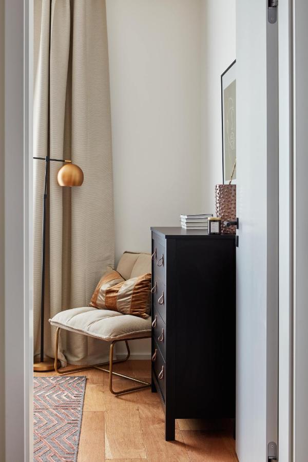 Days - Designer Apts - Garage - Terrace - Easy Access Lägenhet *