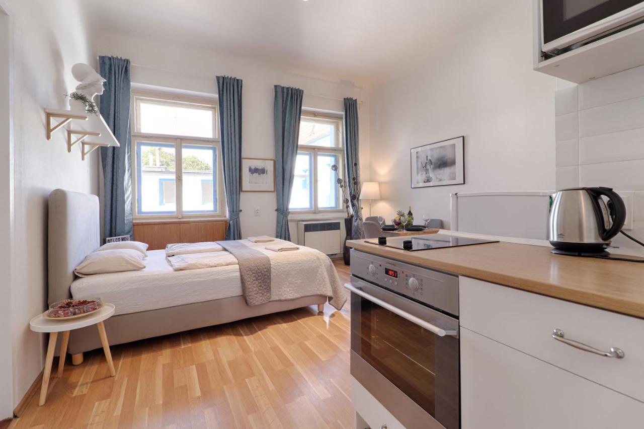 Apartment Aparts By The Bridge Prag