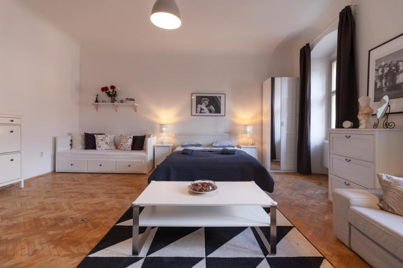 Apartment Aparts By The Bridge Prag