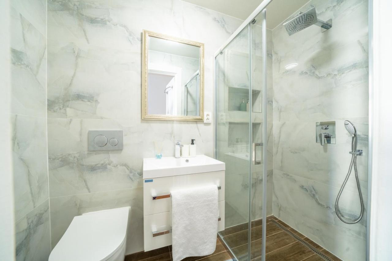 Exclusive With A View Of Castle And Vltava River Apartment *
