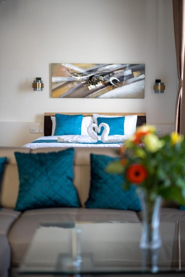 Apartment Exclusive With A View Of Castle And Vltava River