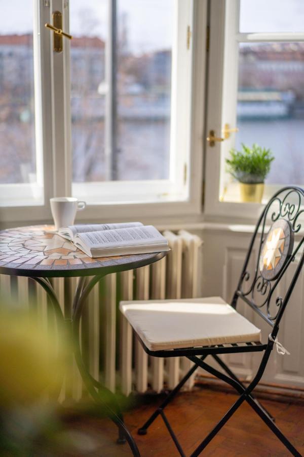 Exclusive With A View Of Castle And Vltava River Apartment *