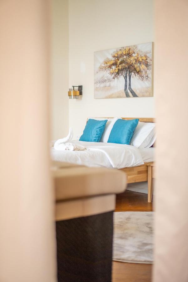 Apartment Exclusive With A View Of Castle And Vltava River