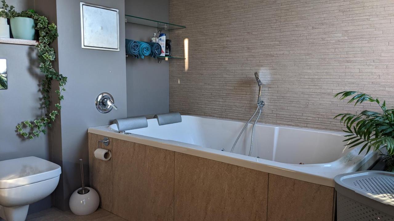 Luxurious Villa-apartment With Spacious Terrace Lägenhet Prag