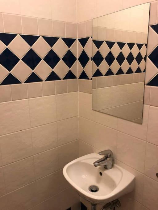 Exclusive Unique - *