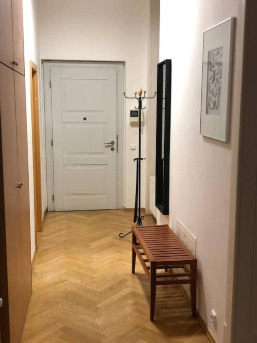 Exclusive Unique - * Prag