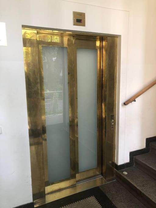Apartment Exclusive Unique - *