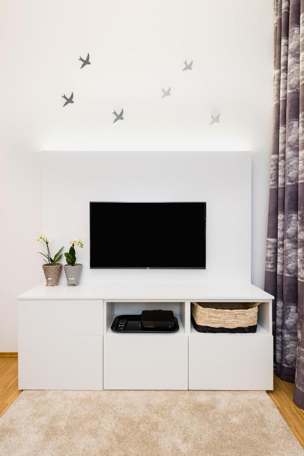 Modern Charvatova * Prag