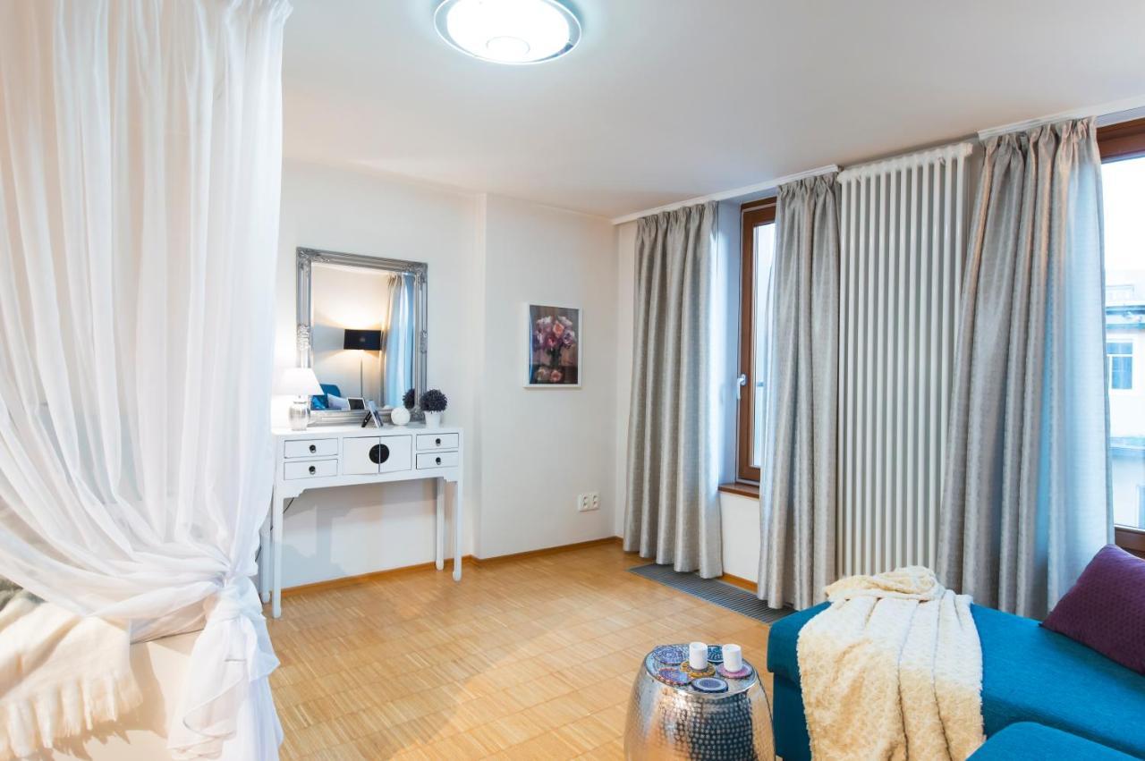 Modern Charvatova Lägenhet