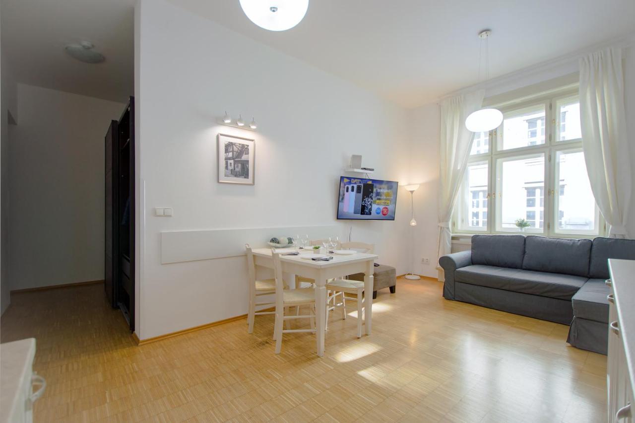 Modern Charvatova Lägenhet