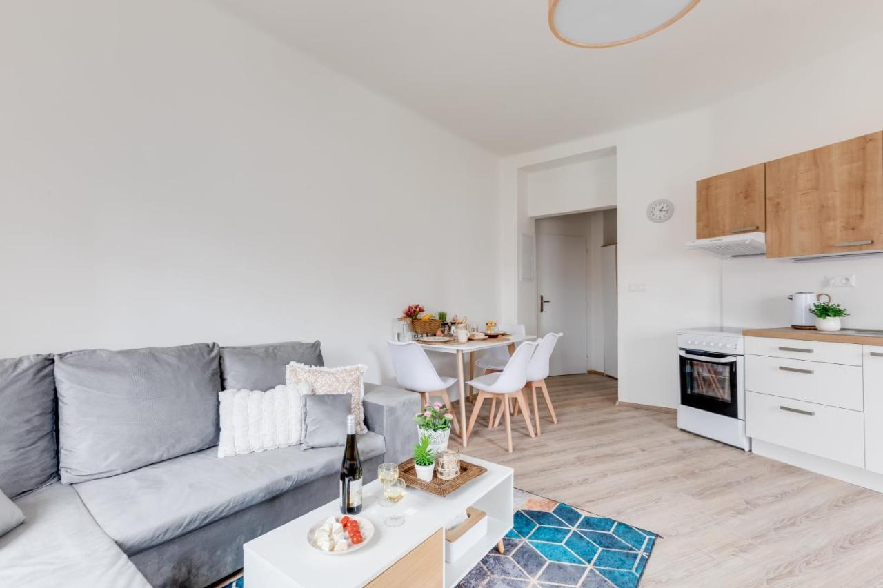 Modern, Bright And Spacious *